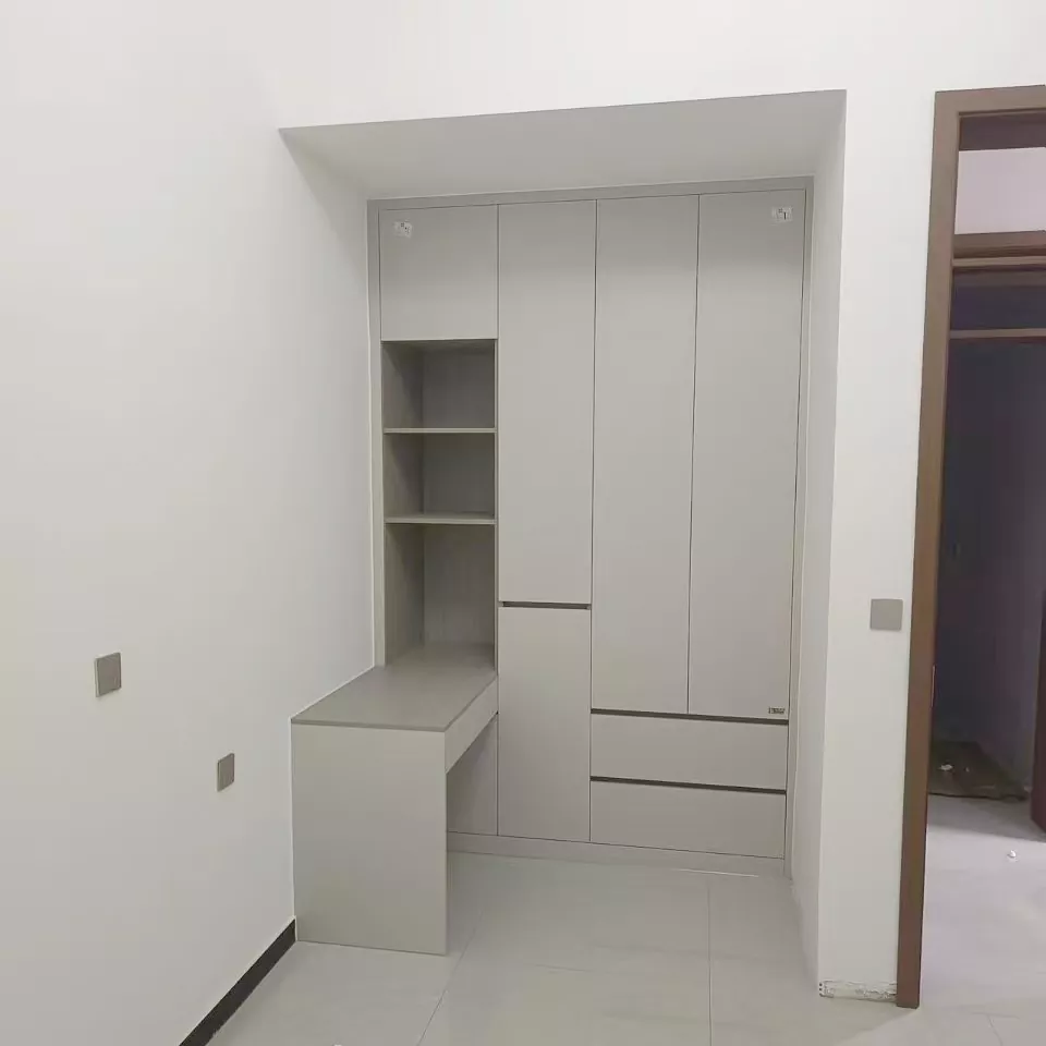 Lemari Pakaian Kayu Cedar Wangi