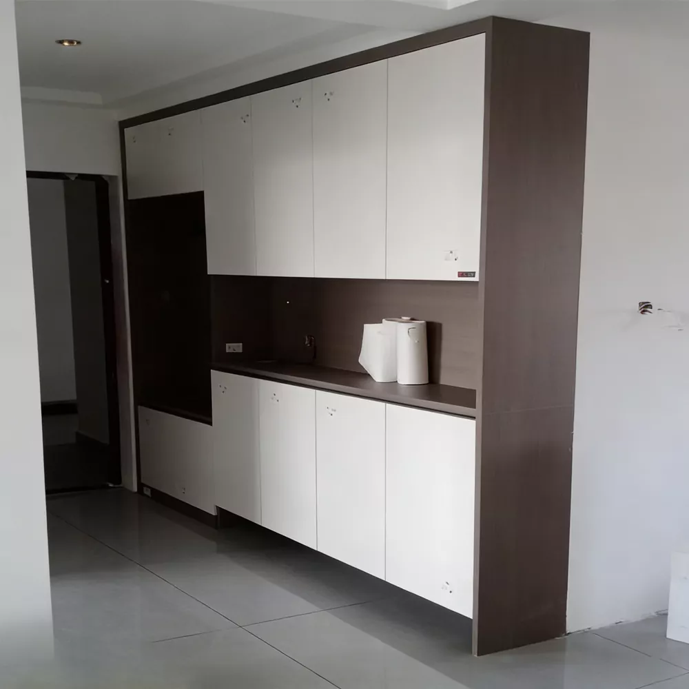 Lemari Pakaian Kayu Cedar Wangi